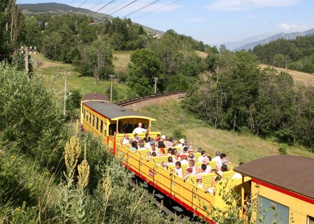 Le Train Jaune Lhistoire Dun Fabuleux Petit Train Aux